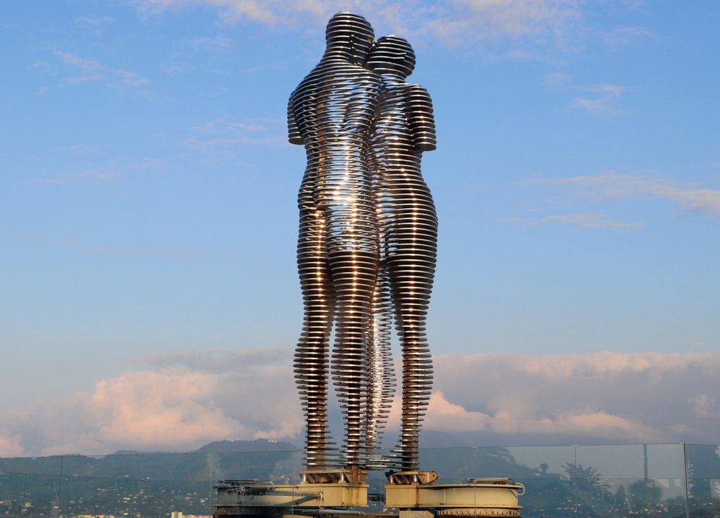 estatua ali y nino, batumi, georgia